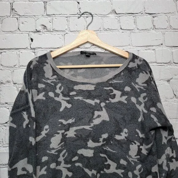 Acrobat Wool Blend Camo Gray Cropped Sweater Size M/L